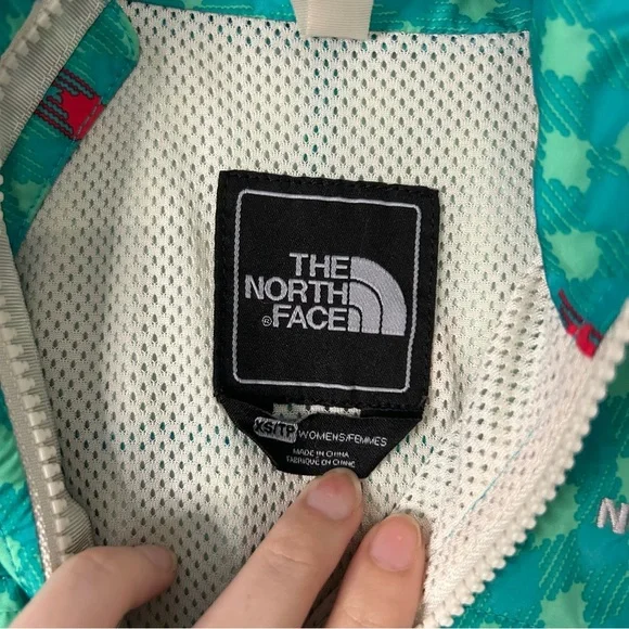 The North Face Women’s Teal Green Blue Printed Rainjacket - Picture 5 of 6